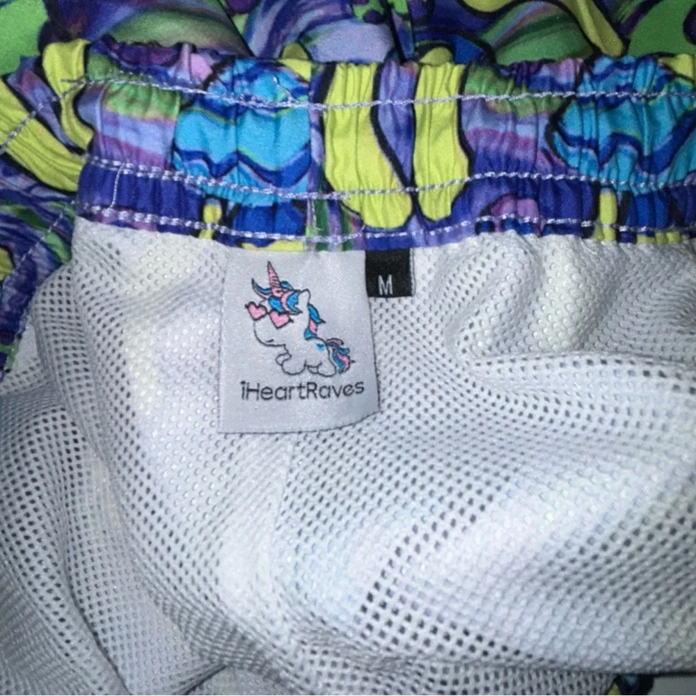 iHeartRaves MUSHROOM BRAIN CAMP SHORTS size‎ M - Picture 5 of 7